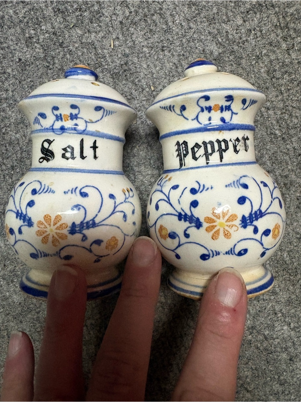 Vintage Delft Style Dutch Blue White Gold Salt Pepper Shakers Hand Painted